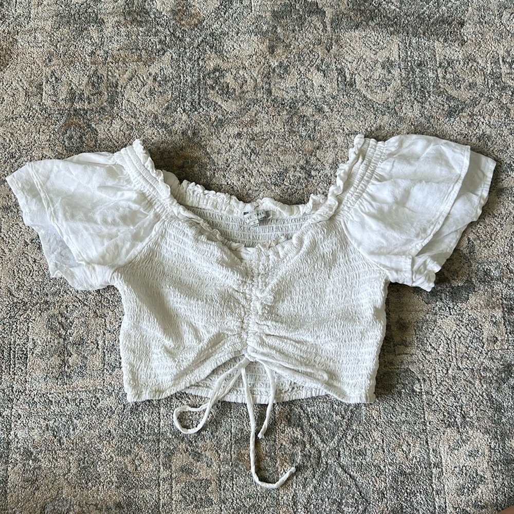 Cute summer top! 💐